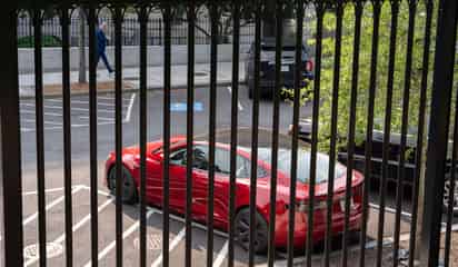 Inversores venden acciones de Tesla por posibles represalias
