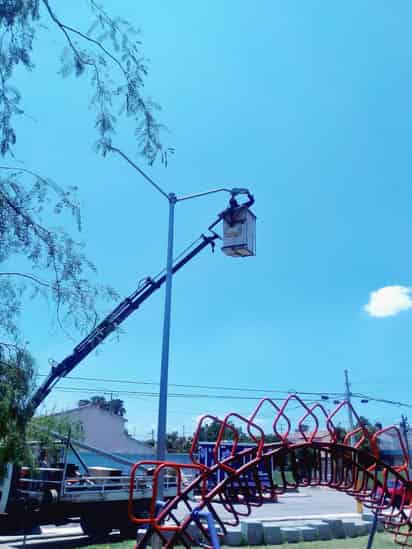 Se instalaron 20 nuevos puntos de luz, que incluyen arbotantes dobles y torres. (EL SIGLO DE TORREÓN)