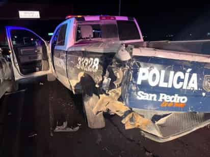 Patrulla municipal de San Pedro termina destrozada tras choque, hay 4 lesionados