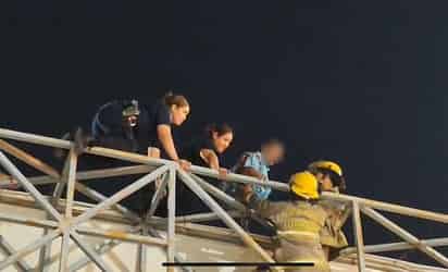 Agentes de la Policía Municipal rescatan a hombre que atentó contra su vida, en Torreón