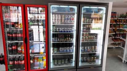 Aprueban cambio de domicilio, denominación y giro a 10 establecimientos con venta de alcohol