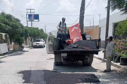 Acude departamento de bacheo a comunidad de El Rayo