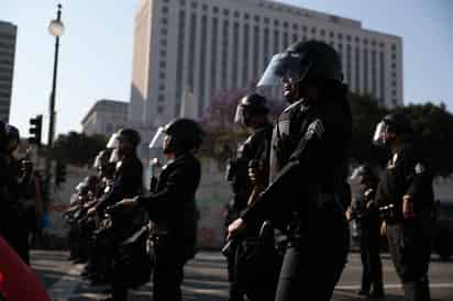 Declaran toque de queda en Los Ángeles por protestas contra redadas