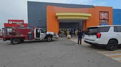 Por falsa amenaza de bomba, evacuan tres centros comerciales de Piedras Negras