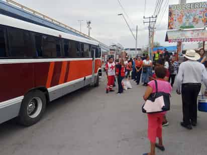 Tráiler embiste camión de pasajeros en La Nogalera; una mujer resulta lesionada