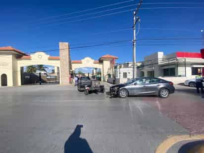 Choque por corte de circulación en el bulevar Carlos Herrera deja daños materiales