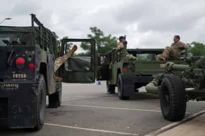 Donald Trump desafía protestas y clima con desfile militar en su cumpleaños