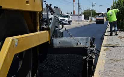 Ponen en marcha la segunda etapa de pavimentación del bulevar El Refugio en Gómez Palacio