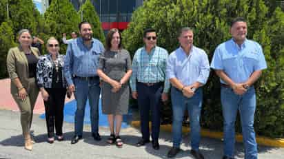Celebra alcalde de Monclova inicio de vuelos comerciales