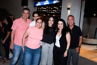 Enrique, Miguel, Rogelio, Maru, Claudia y Lorena.