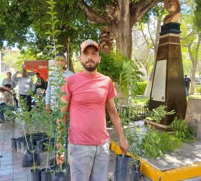 Se invita a la ciudadanía a adoptar un árbol y comprometerse con su cuidado.