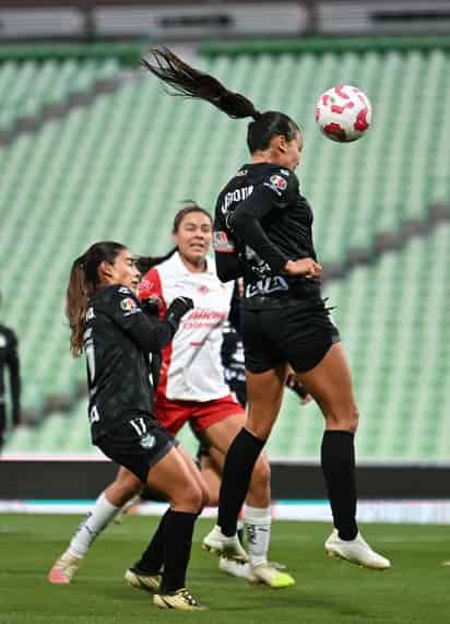 La zaguera venezolana, es la capitana del Santos Laguna Femenil, que no estará en el arranque de la campaña de la Liga MX Femenil. (Archivo)