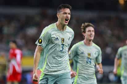 México derrota a Surinam con doblete de César Montes