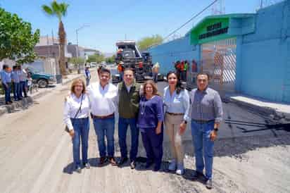 Supervisan avances de pavimentación en la colonia Héctor Mayagoitia