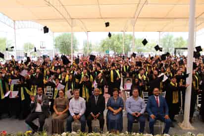 Se gradúan alumnos del Sistema Telebachillerato COBAC en San Pedro