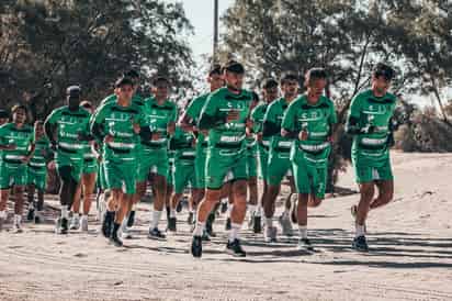 ¿Por qué los equipos de futbol entrenan en la arena durante su pretemporada?