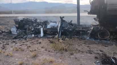 Tráiler se incendia tras chocar contra un vehículo en Cuencamé