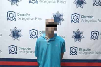 Descubren a hombre robando en negocio del sector Norte de Torreón