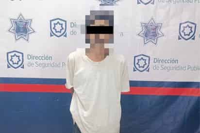 Detienen a sujeto que alteraba el orden afuera de un jardín de niños