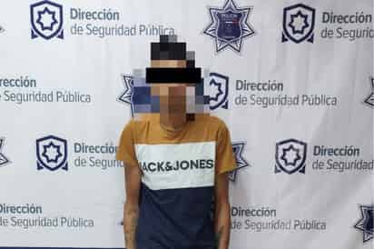 Agentes de la Policía Municipal detienen a hombre señalado por allanamiento y agresión