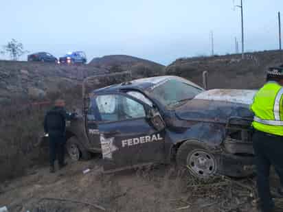 Vuelca elemento federal; se extravían armas a su cargo