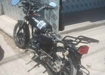 Joven motociclista resulta lesionado en accidente con camioneta en Gómez Palacio