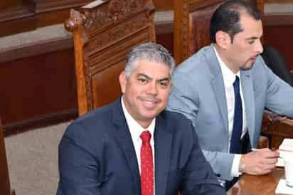 Diputado Alfredo Paredes exige regular a universidades que no entregan certificados