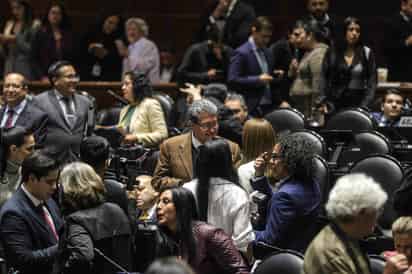 Diputados avalan intervenir teléfonos y dan acceso a datos privados de mexicanos