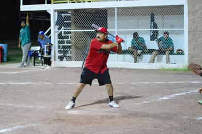 Vibrante jornada 14 en softbol de Bola Puesta, de San Isidro
