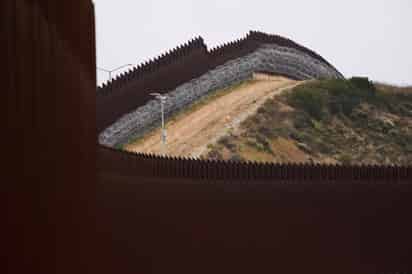 Amplía Donald Trump zona militar en frontera sur con México