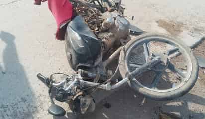 Muere motociclista tras ser arrollado en Lerdo; el responsable huyó