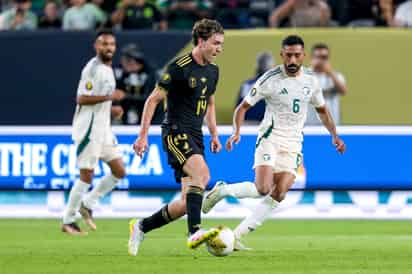 La escuadra tricolor doblegó a los árabes para seguir avanzando en la Copa Oro, donde defenderán su corona en la siguiente ronda frente a Honduras.