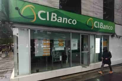 ¿Qué pasará con los ahorros en los bancos sancionados por EUA? Esto dice experto