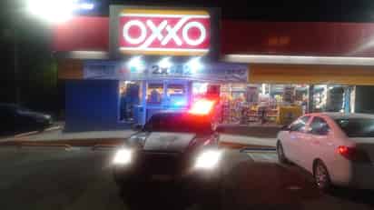 Golpean a hombre hasta dejarlo inconsciente afuera de una tienda de conveniencia en Gómez Palacio