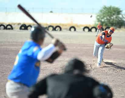 Gran exhibición se pudo apreciar en el diamante de la Unidad Deportiva Aeroperto, donde ambas escuadras firmaron la igualdad. (Especial)