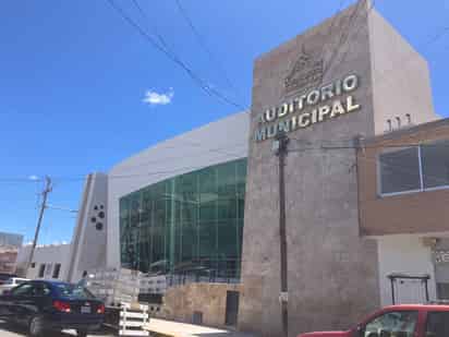 Auditorio Municipal de San Pedro sin aire acondicionado; se duplica el costo de rentas para las escuelas