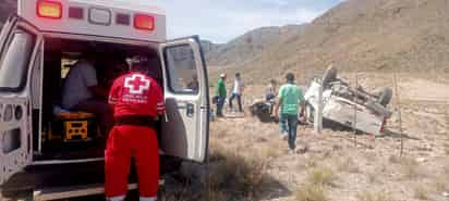 Volcadura en carretera San Pedro - Cuatro Ciénegas deja tres lesionadas
