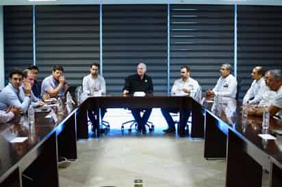 Se reúne el alcalde Román Cepeda con integrantes de CMIC