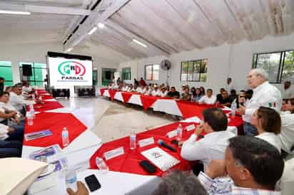 Carlos Robles toma protesta a la nueva dirigencia priista en Parras de la Fuente