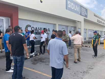 Concesionarios de transporte de pipas y choferes de app se manifestaron en la Subsecretaría estatal.
 