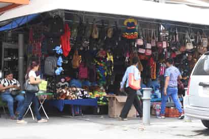 Plazas y Mercados mantienen vigilancia en el Centro para detectar vendedores ambulantes sin permiso