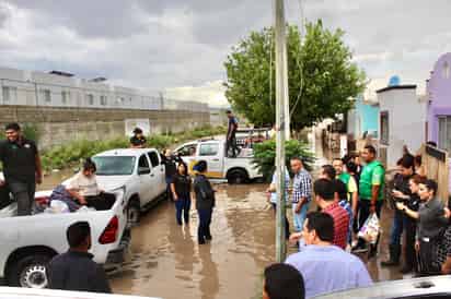 Entrega DIF apoyo en colonias afectadas por las lluvias
