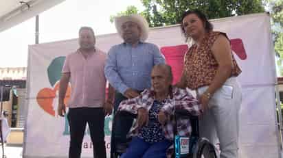 DIF Madero entrega aparatos funcionales a adultos mayores