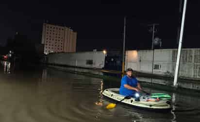 Inundaciones por la lluvia en Torreón (CORTESÍA)