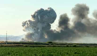 Hallan restos humanos tras explosión en almacén de fuegos artificiales en California