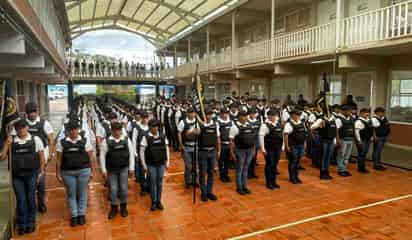 Entregan becas a cadetes de la Policía Estatal de Durango
