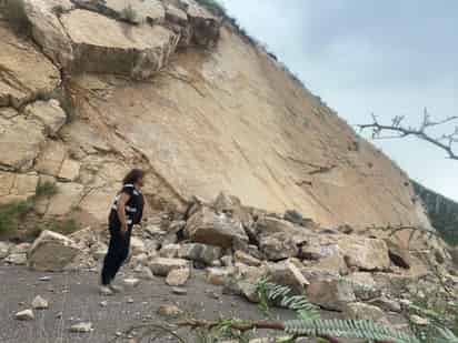 Se registra deslave del cerro en la Cuesta de la Fortuna de Lerdo