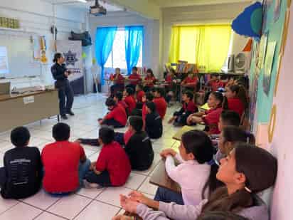 Concientizan a jóvenes sobre uso de redes sociales en Ramos Arizpe