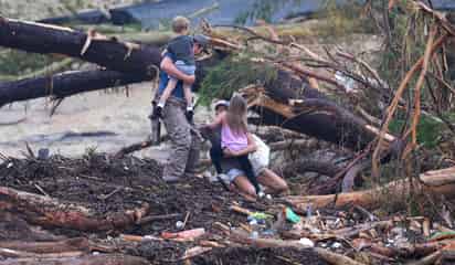 Al menos 15 menores mueren por inundaciones repentinas en Texas