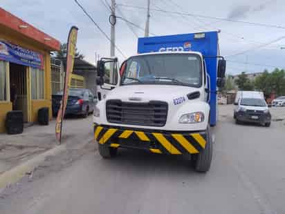 Joven motociclista se impacta contra camión de refrescos en Gómez Palacio